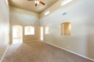 2341 Bird Song St in El Paso, TX - Foto de edificio - Building Photo