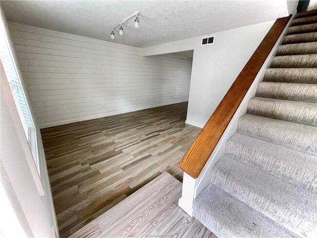 502 First St in College Station, TX - Building Photo - Building Photo