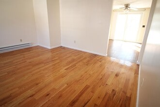 90 Franklin St, Unit 2 in Derry, NH - Building Photo - Building Photo