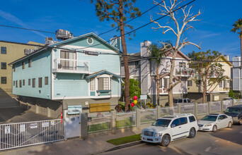 Orion Townhouses in North Hills, CA - Building Photo - Building Photo