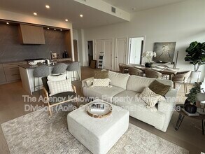 3389 Lakeshore Rd in Kelowna, BC - Building Photo - Building Photo