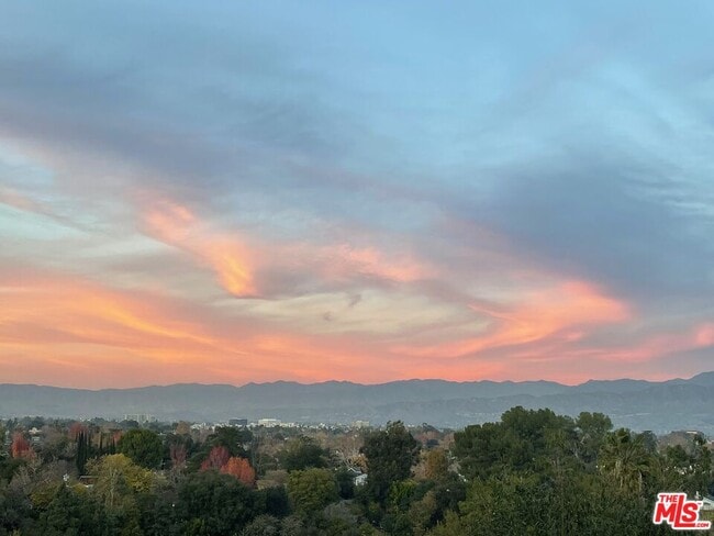 11543 Sunshine Terrace in Los Angeles, CA - Building Photo - Building Photo