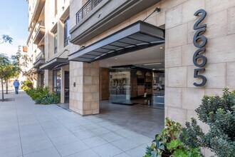 Vue on 5th in San Diego, CA - Building Photo - Building Photo
