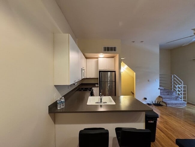 property at 616 N Paulina St