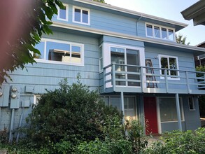 1943 Onyx St, Unit 2 in Eugene, OR - Building Photo - Building Photo