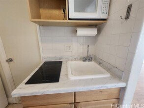 445 Seaside Ave in Honolulu, HI - Building Photo - Building Photo
