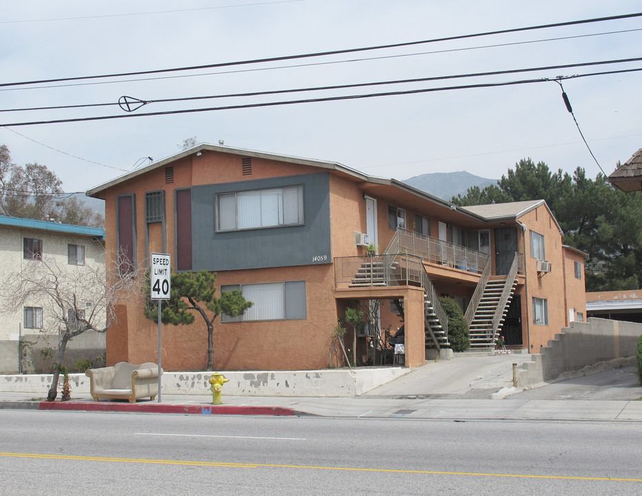 14059 Foothill Blvd in Sylmar, CA - Building Photo