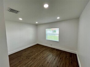 2854 SW 4th Pl in Fort Lauderdale, FL - Building Photo - Building Photo
