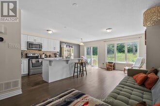 209 Hartsmere Dr in Ottawa, ON - Building Photo - Building Photo