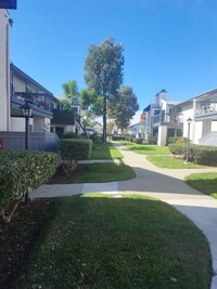 Oak Hill Apartments in Escondido, CA - Foto de edificio - Building Photo