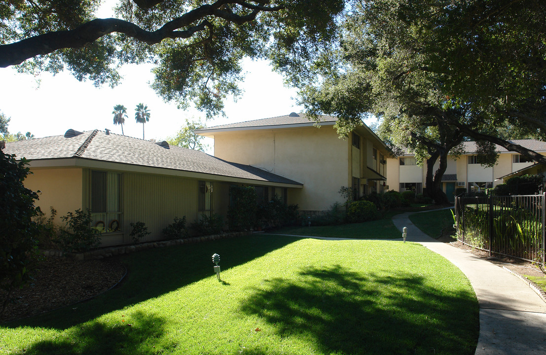 Ojai Gardens in Ojai, CA - Foto de edificio