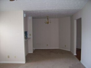 275 Waterdown Dr in Fayetteville, NC - Building Photo - Building Photo