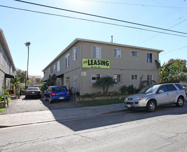 6860 De Longpre Ave in Los Angeles, CA - Building Photo - Building Photo