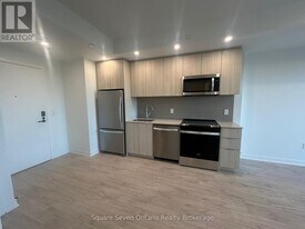 720 Whitlock Ave in Milton, ON - Building Photo