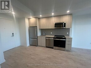 720 Whitlock Ave in Milton, ON - Building Photo - Building Photo