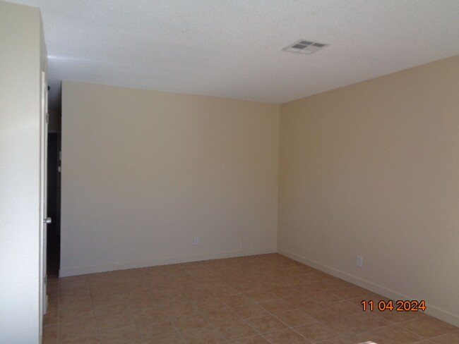 38744 4th St E in Palmdale, CA - Building Photo - Building Photo