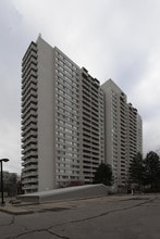 Mississauga Place in Mississauga, ON - Building Photo - Building Photo