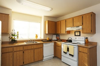 RIVER TERRACE in Sacramento, CA - Building Photo - Interior Photo