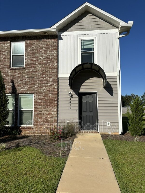 property at 4415 Village Oak Ln