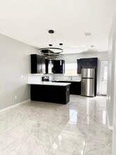 2108 E Viviana St, Unit 2 in Edinburg, TX - Building Photo - Building Photo