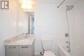 36-2036 Lisgar St in Toronto, ON - Building Photo - Building Photo