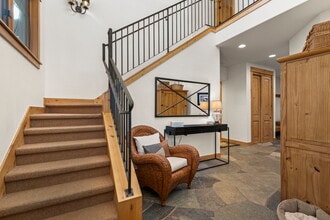 10247 Valmont Trail in Truckee, CA - Building Photo - Building Photo
