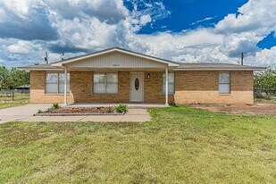 1911 SE 14th St in Mineral Wells, TX - Building Photo