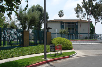 Huntington Villa Yorba Apartments in Huntington Beach, CA - Building Photo - Building Photo