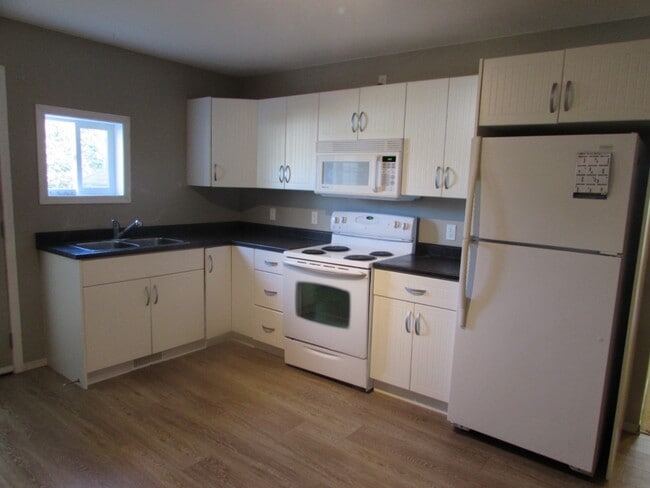 6654 Everest Dr in Nanaimo, BC - Building Photo - Building Photo