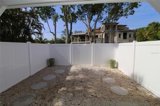 5235 Calle De Costa Rica in Siesta Key, FL - Building Photo - Building Photo