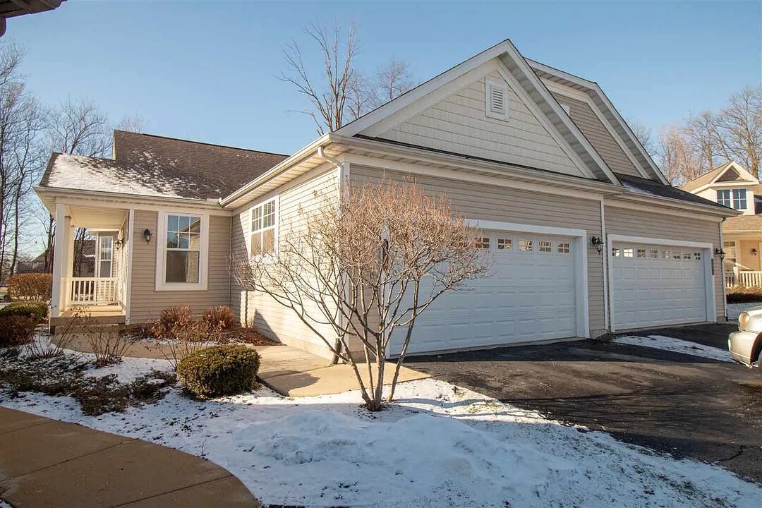 5503 Sandhutton Ct, Unit 5503 in Rockford, IL - Building Photo