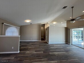 2149 SE 10th Ave in Cape Coral, FL - Foto de edificio - Building Photo