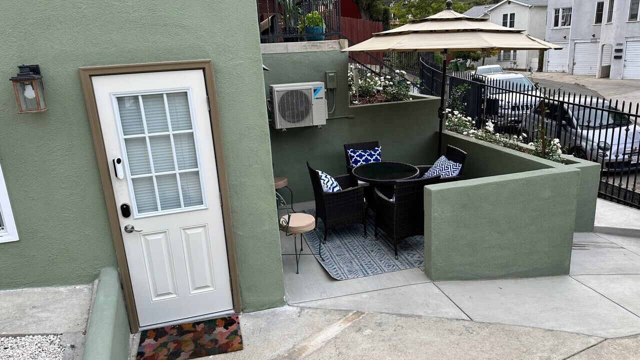 3351 Hamilton Way, Unit 3353 A in Los Angeles, CA - Foto de edificio