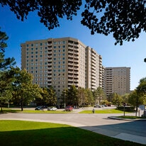 The Valleywoods in Mississauga, ON - Building Photo