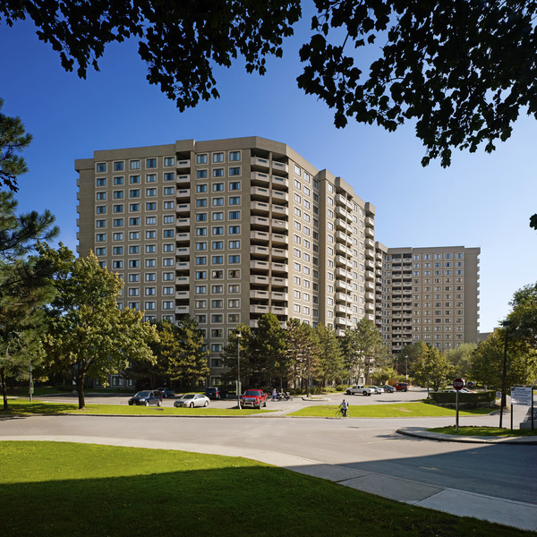 The Valleywoods in Mississauga, ON - Building Photo