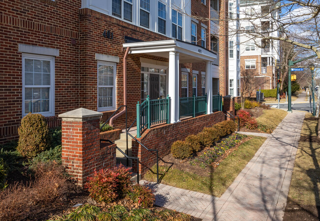 401-413 King Farm Blvd in Rockville, MD - Foto de edificio - Building Photo