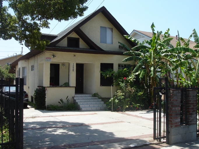 1220 W 37th Dr in Los Angeles, CA - Building Photo