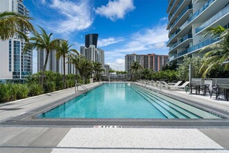 17550 Collins Ave, Unit ph1 in Sunny Isles Beach, FL - Foto de edificio - Building Photo