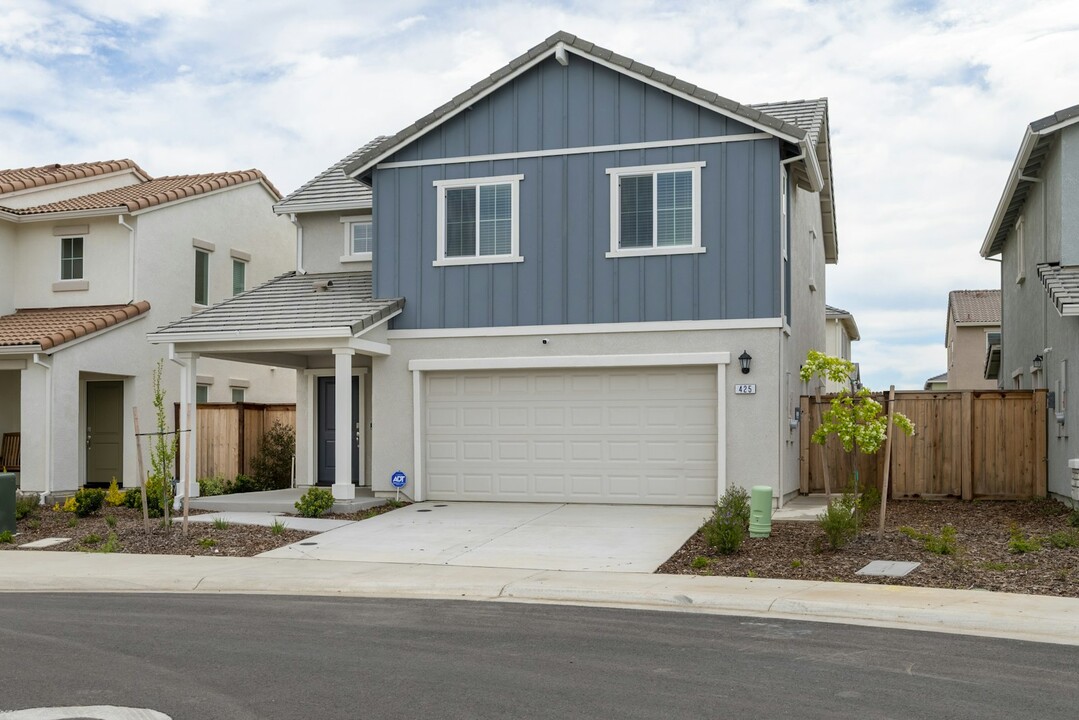 425 Red Spur Ct in Roseville, CA - Building Photo