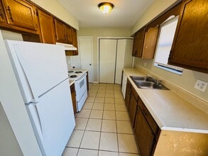 3851 NW Archer St, Unit 102 in Lake City, FL - Building Photo - Building Photo