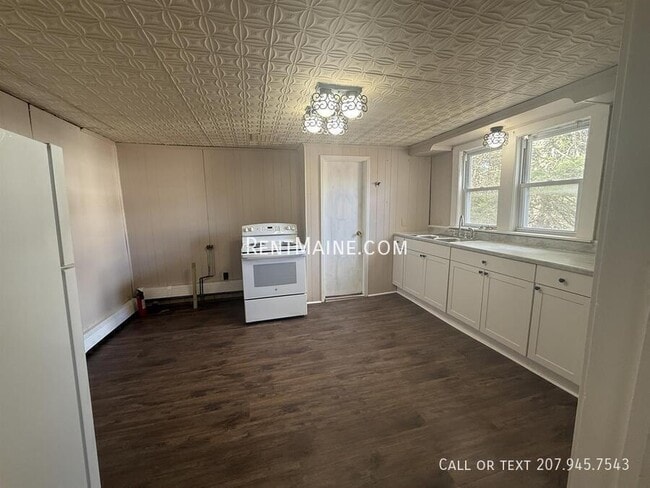 468 Union St in Bangor, ME - Building Photo - Building Photo