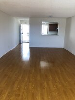 330 Pioneer Dr in Glendale, CA - Building Photo