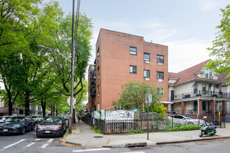 Twin Pine Manor Condominium in Elmhurst, NY - Building Photo - Building Photo