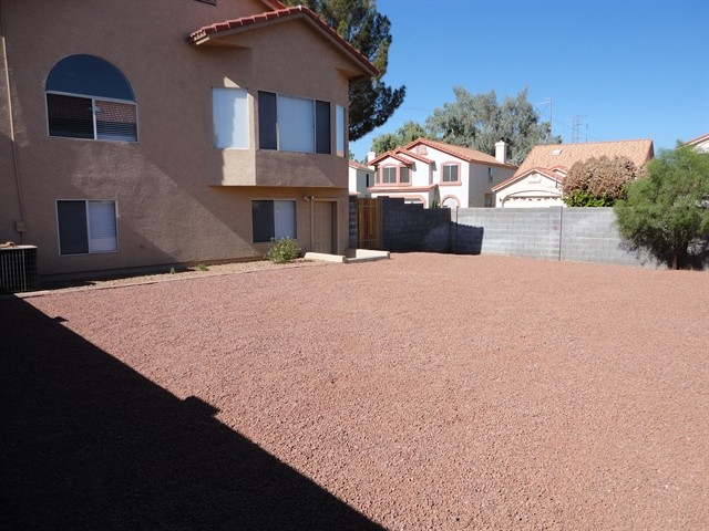 1410 E Mineral Rd in Gilbert, AZ - Foto de edificio