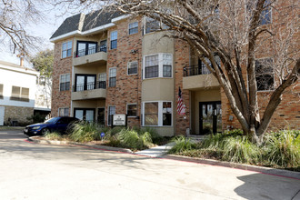 Calais Slopes Condos in Dallas, TX - Building Photo - Building Photo