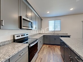 10526 W Atlantis Wy in Phoenix, AZ - Foto de edificio - Building Photo