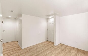 2555 Clear Acre Ln in Reno, NV - Building Photo - Building Photo