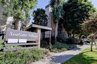 8675 Falmouth Ave, Unit 220 in Playa Del Rey, CA - Building Photo