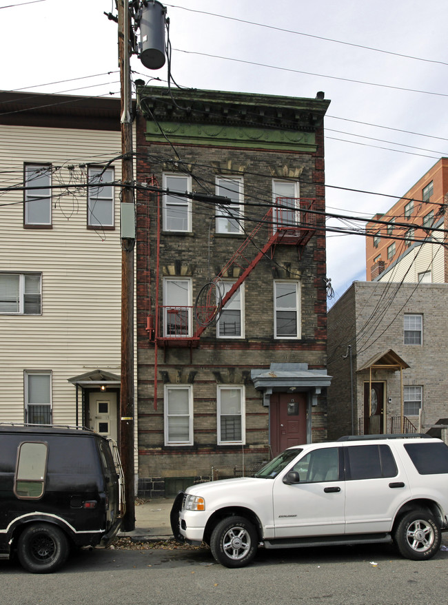 15 Orchard St in Jersey City, NJ - Building Photo - Building Photo