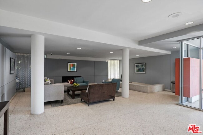 4807 Woodley Ave in Los Angeles, CA - Building Photo - Building Photo